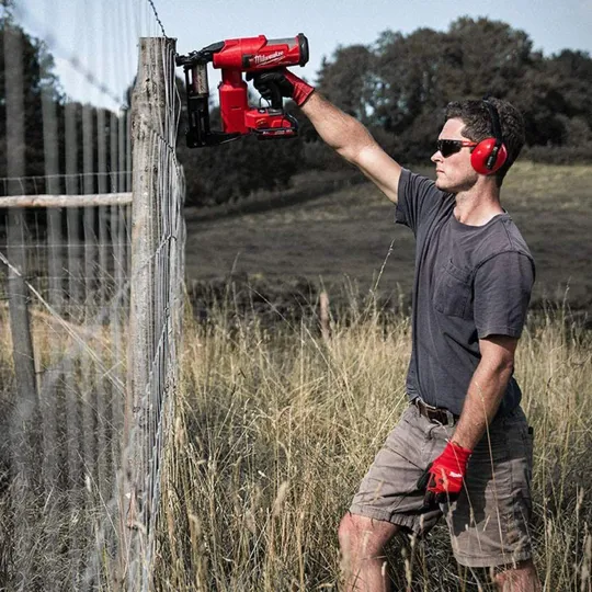 Milwaukee M18FFUS-0C 18v Fencing Stapler Naked