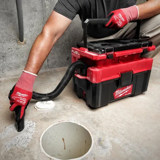 Milwaukee M18FPOVCL-0 18volt PackOut 11 Litre Wet/Dry Vacuum Naked