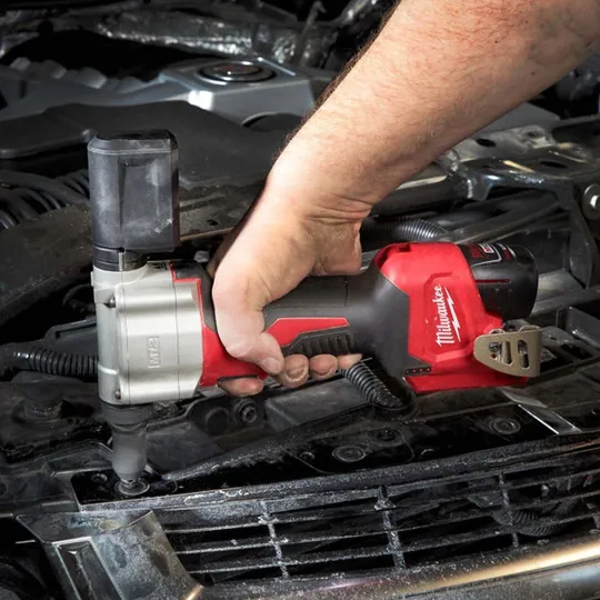 Milwaukee M12BPRT-201X Rivet Gun 12v incl 2amp Kit