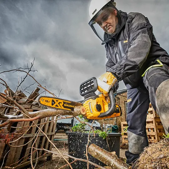 DeWalt DCMCS565P1 18v XR Brushless 30cm Chainsaw Kit 1 x 5amp/Charger